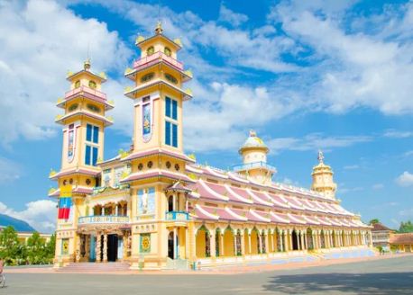 Cao-dai-tay-ninh-temple-saigon-ho-chi-minh-city-vietnam-1